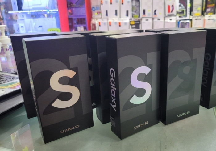 Samsung S21 Ultra 5G, 530 EUR, Samsung Z Fold3 5G, Apple iPhone 13 Pro Max, 750 EUR, iPhone 13 Pro, 700 EUR, iPhone 12 Pro, €500, WhatsApp +4478416217
